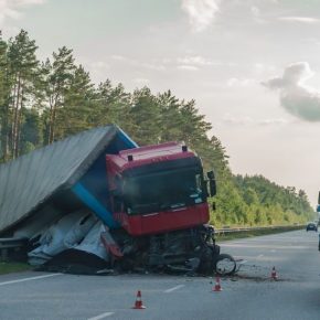 Wypadek w pracy, wypadek kierowcy – podstawowe informacje dla pracodawcy